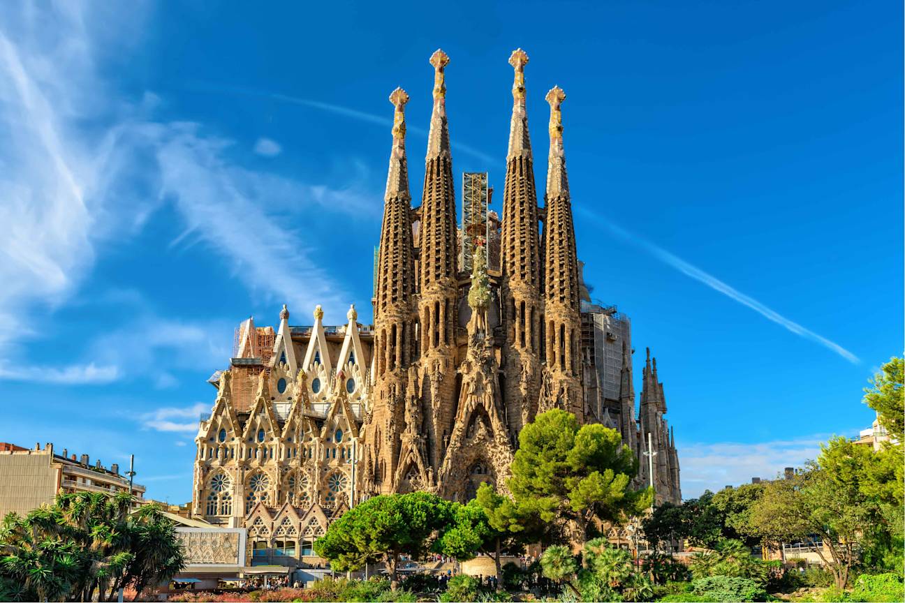 la-sagrada-familia-barcelona-europe-explorer