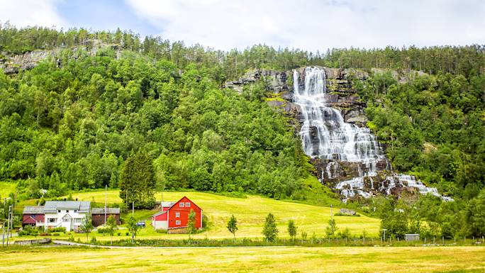 marvel-at-the-tvindefossen-waterfall-experience
