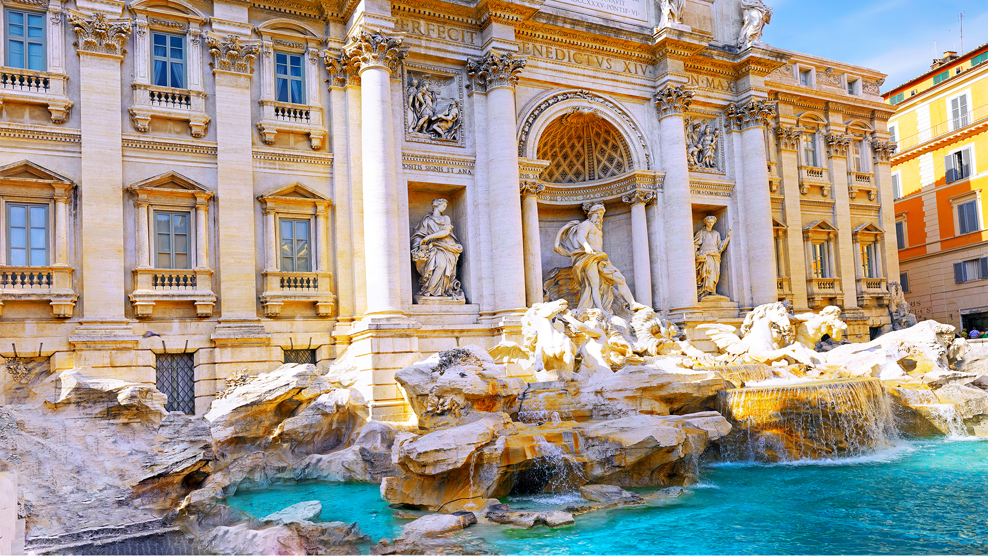 Rome-Trevi-Fountain-Italy-in-sun