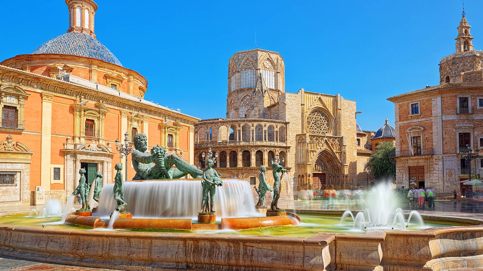 valenica-spain-fountain-rio-turia-cathendral-square