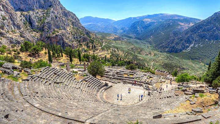 greece-ancient-ruins-of-Delphi