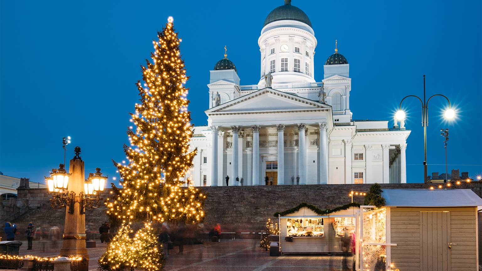 Helsinki-Finland-cathedral-christmas-tree-swiper-hero-gallery
