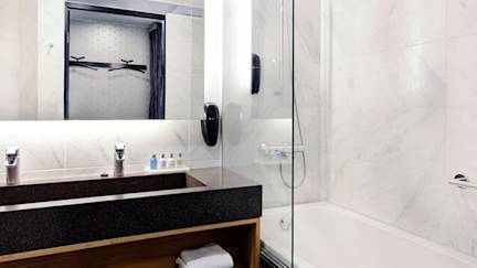 Radisson-Blu-Hotel-Espoo-bathroom