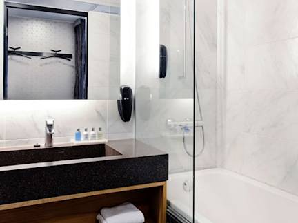 Radisson-Blu-Hotel-Espoo-bathroom