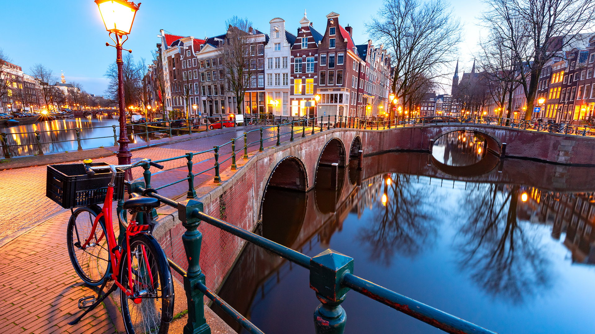 dutch-houses-canals-amsterdam-netherlands-swiper-hero-gallery
