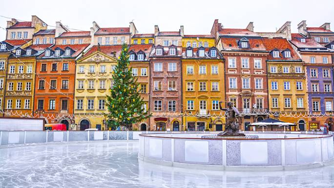 guided-walking-tour-of-warsaws-old-town-winter-experience