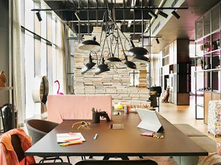 moxy-edinburgh-airport-lobby