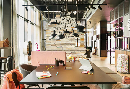 moxy-edinburgh-airport-lobby