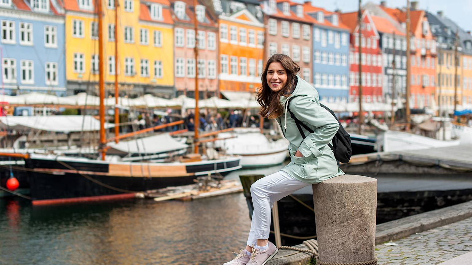 copenhagen-denmark-nyhavem-harbour-boats-swiper-hero-gallery