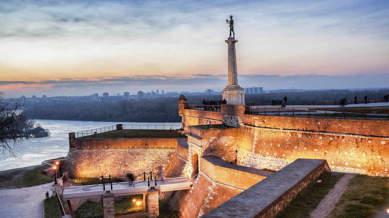 victory-statue-kalamegdan-belgrade-serbia