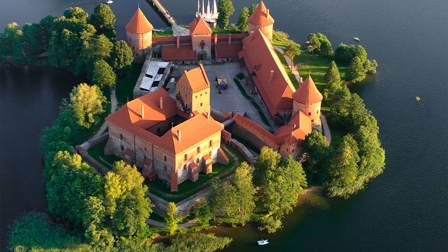 Lithuania-Trakai-Island-Castle-swiper-hero-gallery