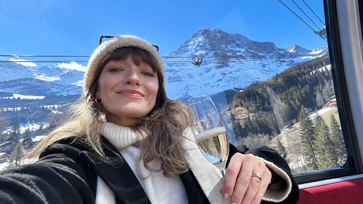 traveler-jungrau-gondola-switzerland-swiper-hero-gallery