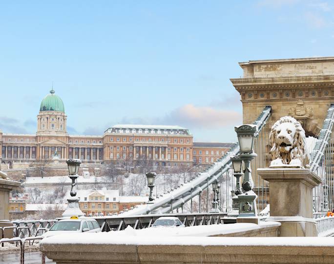 driving-tour-of-budapest-winter-experience