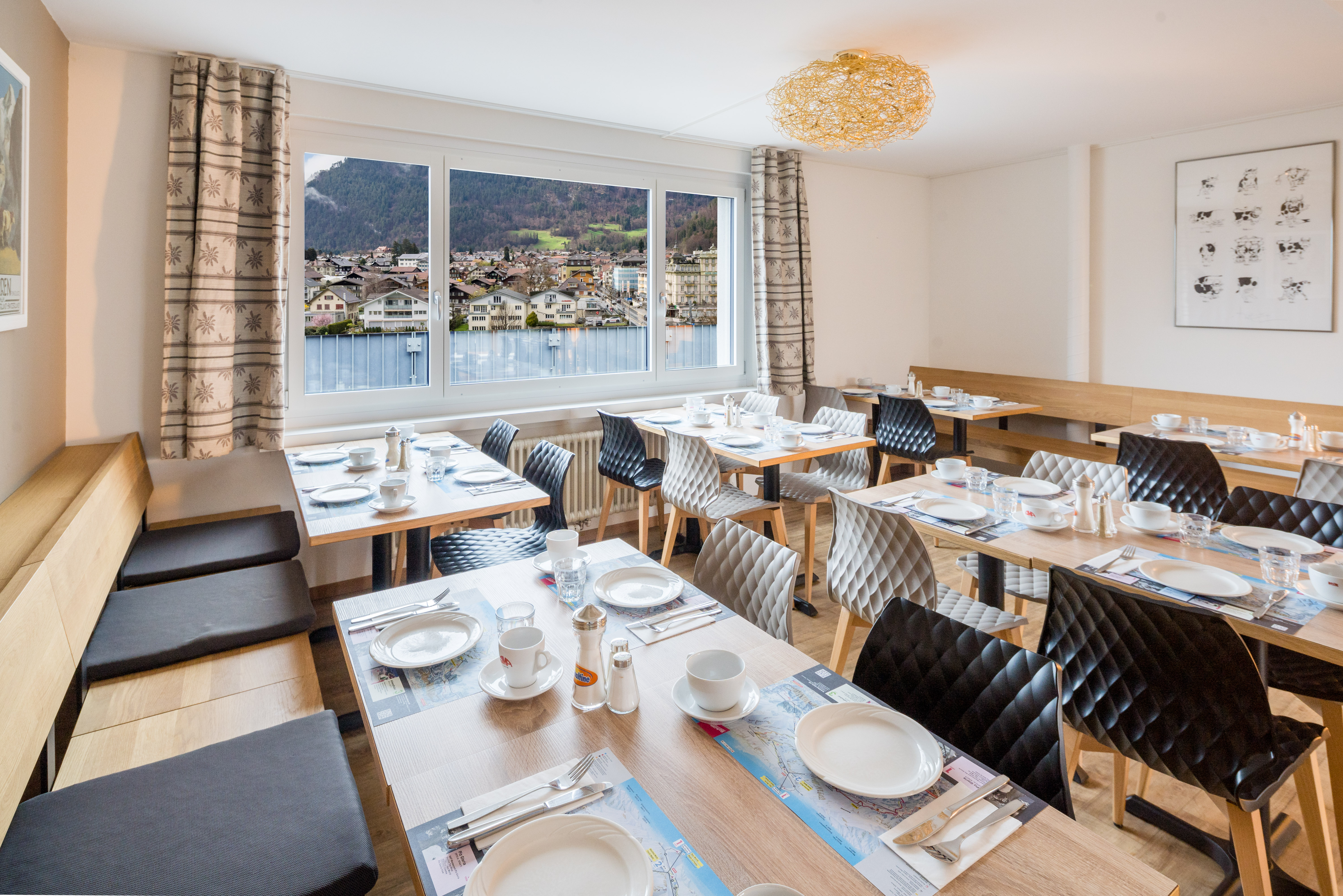hotel-merkur-interlaken-west-breakfast-room
