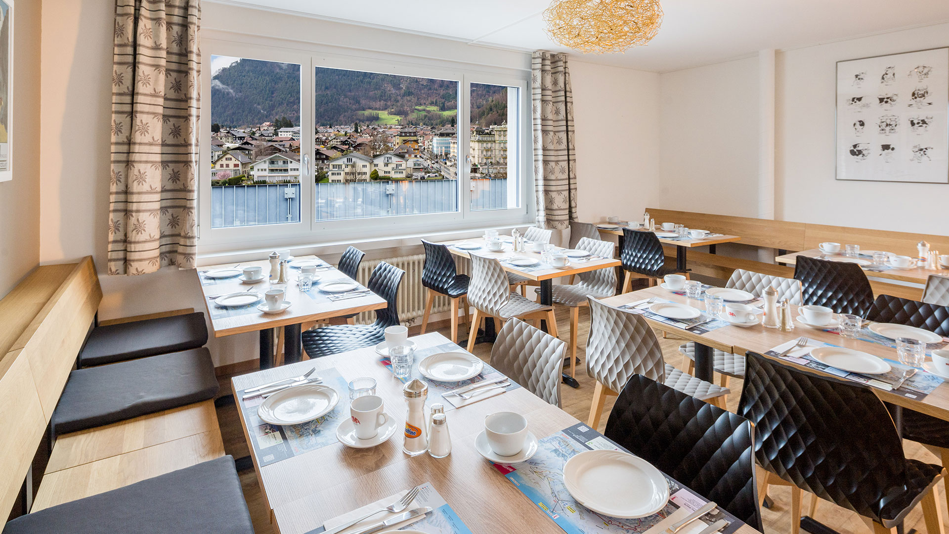 hotel-merkur-interlaken-west-breakfast-room
