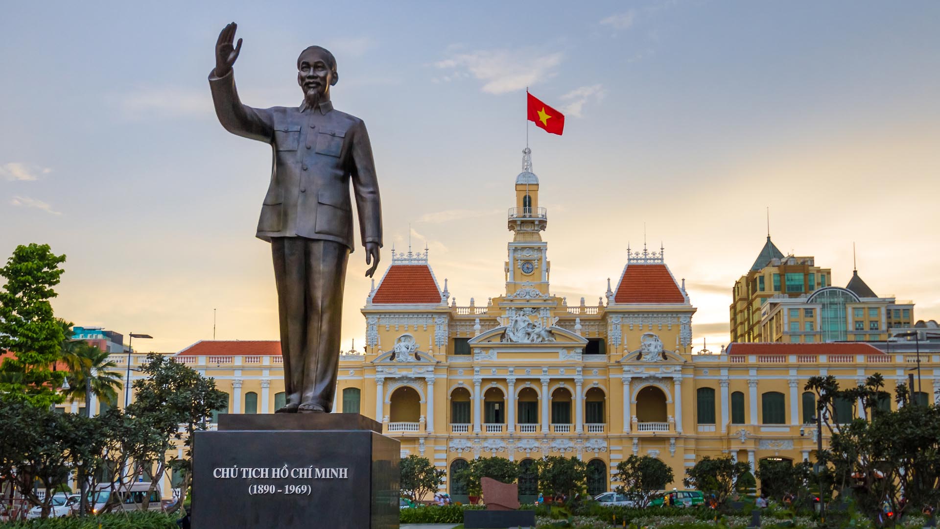 Ho-Chi-Minh-statue-in-front-of-City-Hall-Saigon-Ho-Chi-Minh-City-Vietnam