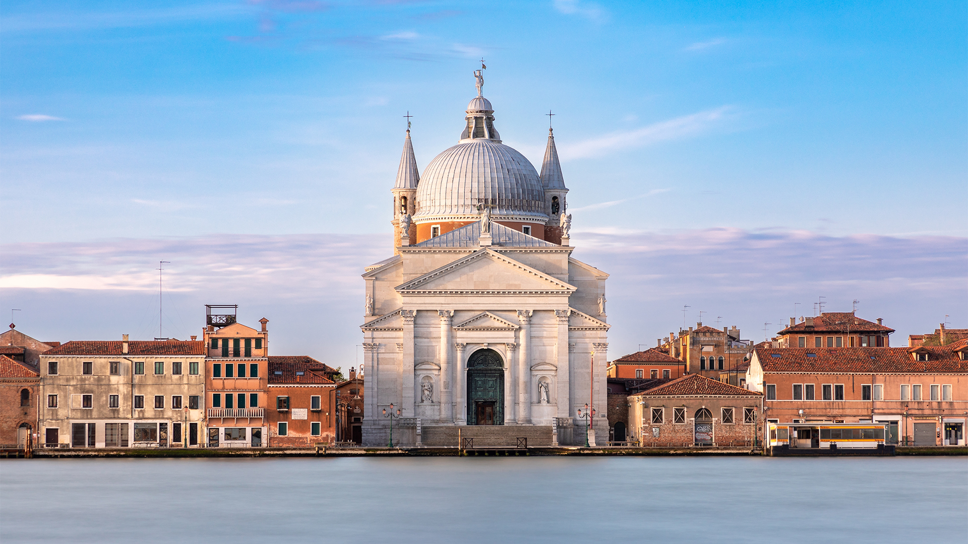 venice-italy-church-swiper-hero-gallery