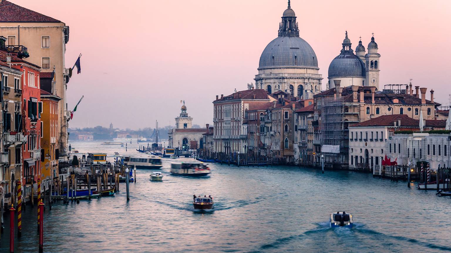 venice-italy-winter-chanel