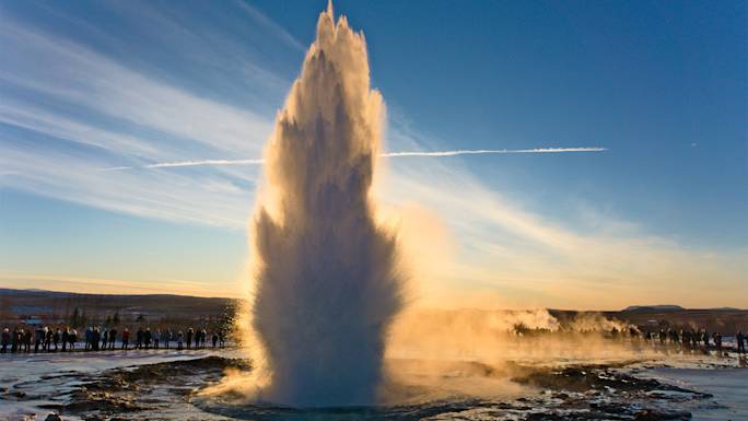 explore-geysir-geothermal-area-see-strokkur-erupt-included-experience