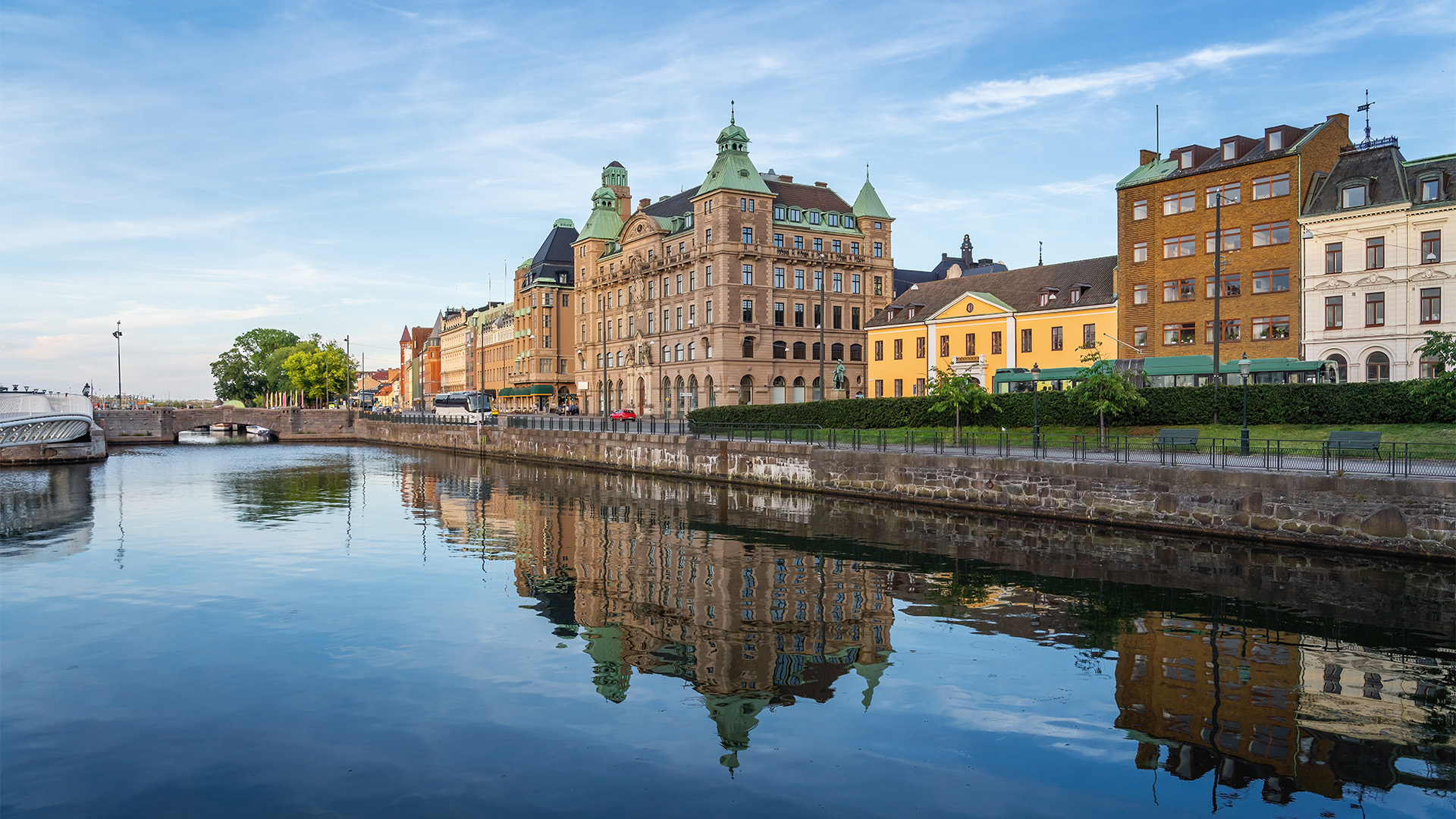 Malmoo-city-sweden-swiper-hero-gallery