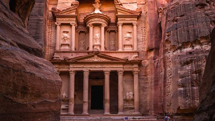 visit-the-treasury-petra-included-experience