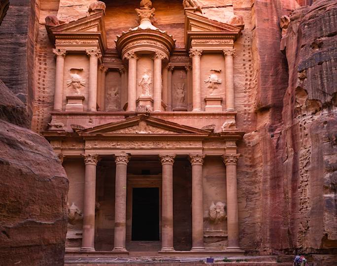 visit-the-treasury-petra-included-experience