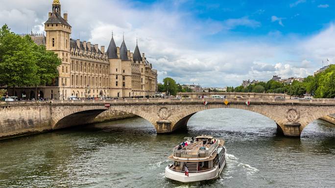cruise-along-the-river-seine-experience