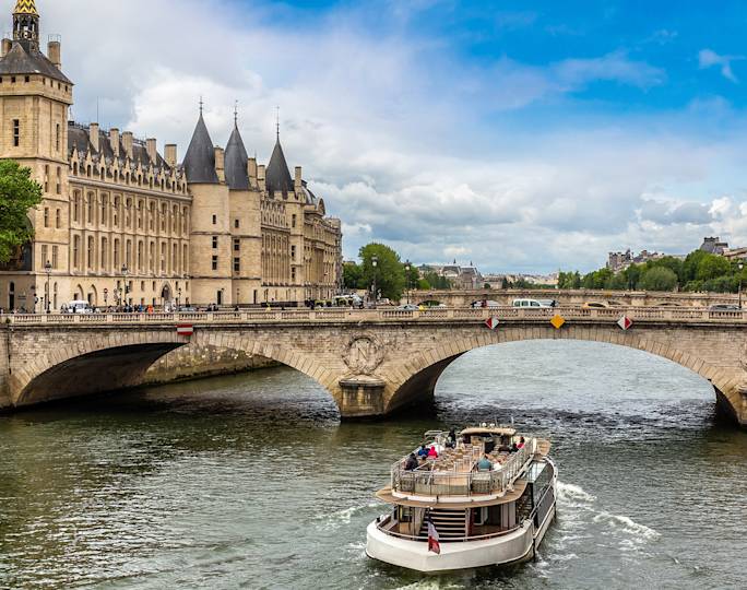 cruise-along-the-river-seine-experience