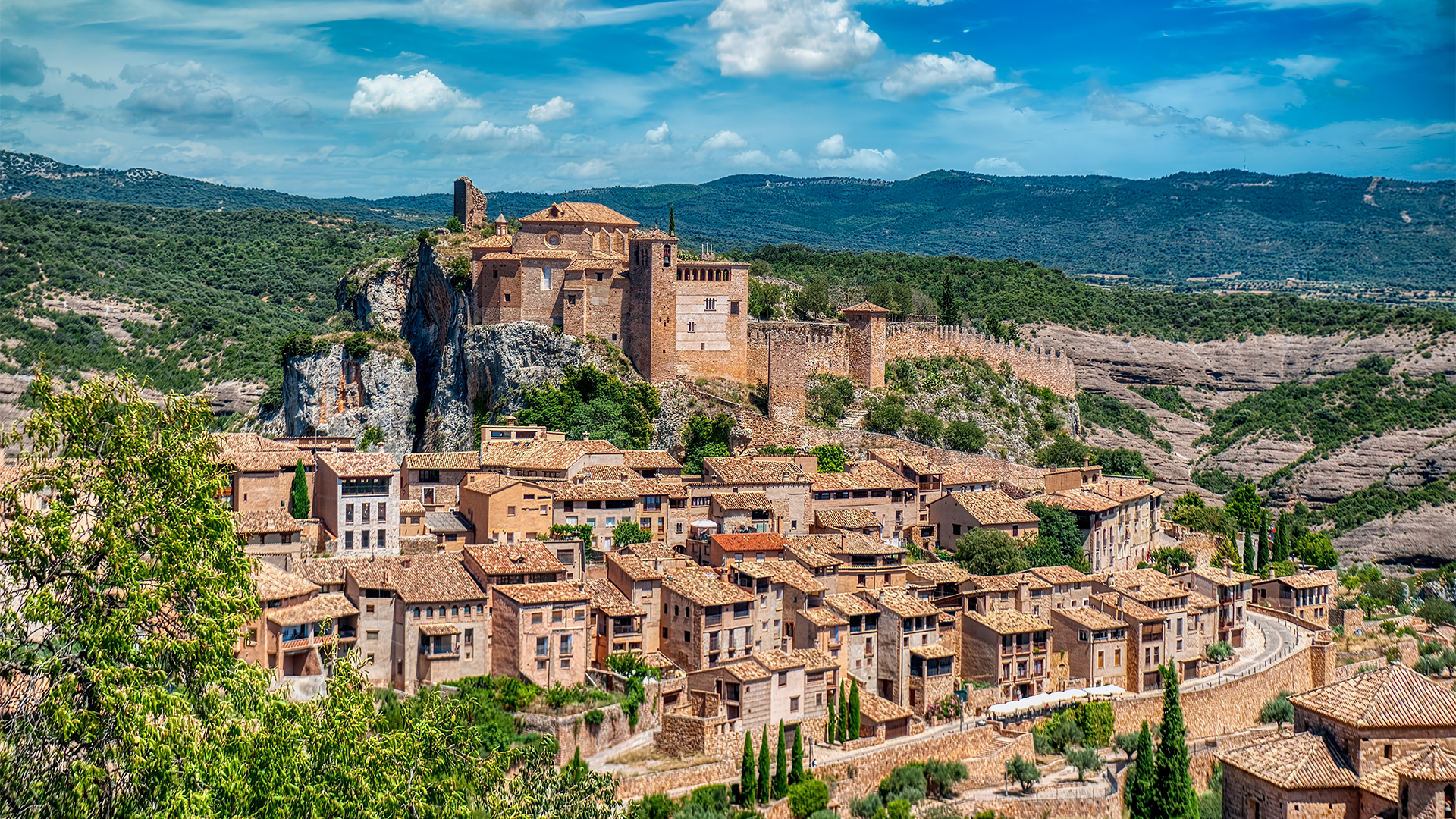 alquezar-hilltop-town-aragon-spain-swiper-hero-image