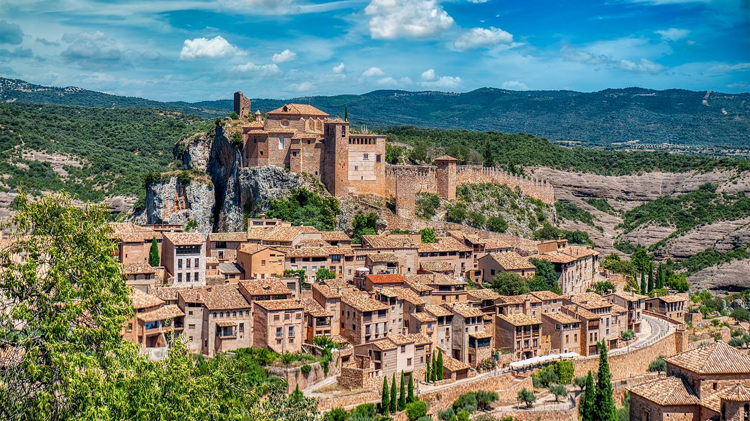 alquezar-hilltop-town-aragon-spain-swiper-hero-image