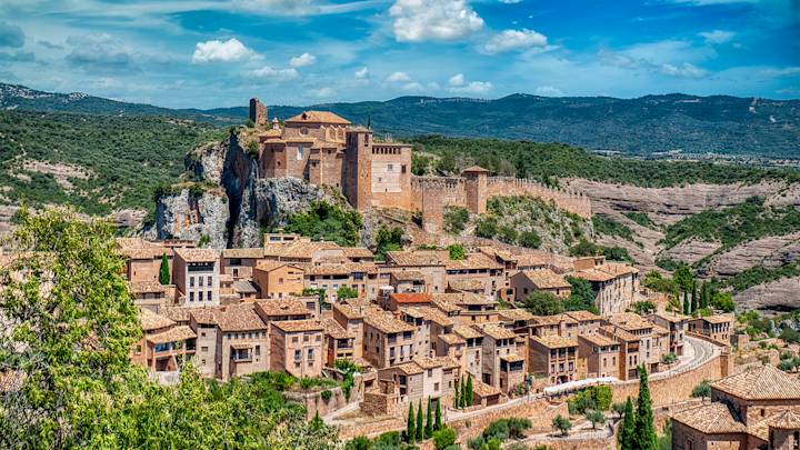alquezar-hilltop-town-aragon-spain-swiper-hero-image
