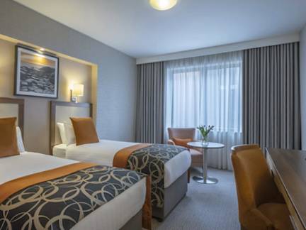 clayton-hotel-belfast-room