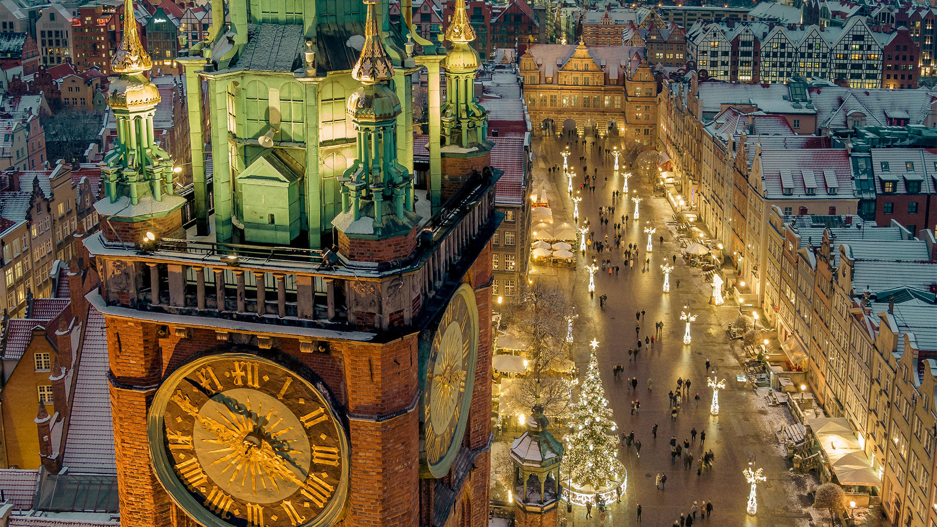 gdansk-poland-town-hall-tower-christmas-winter-swiper-hero-gallery