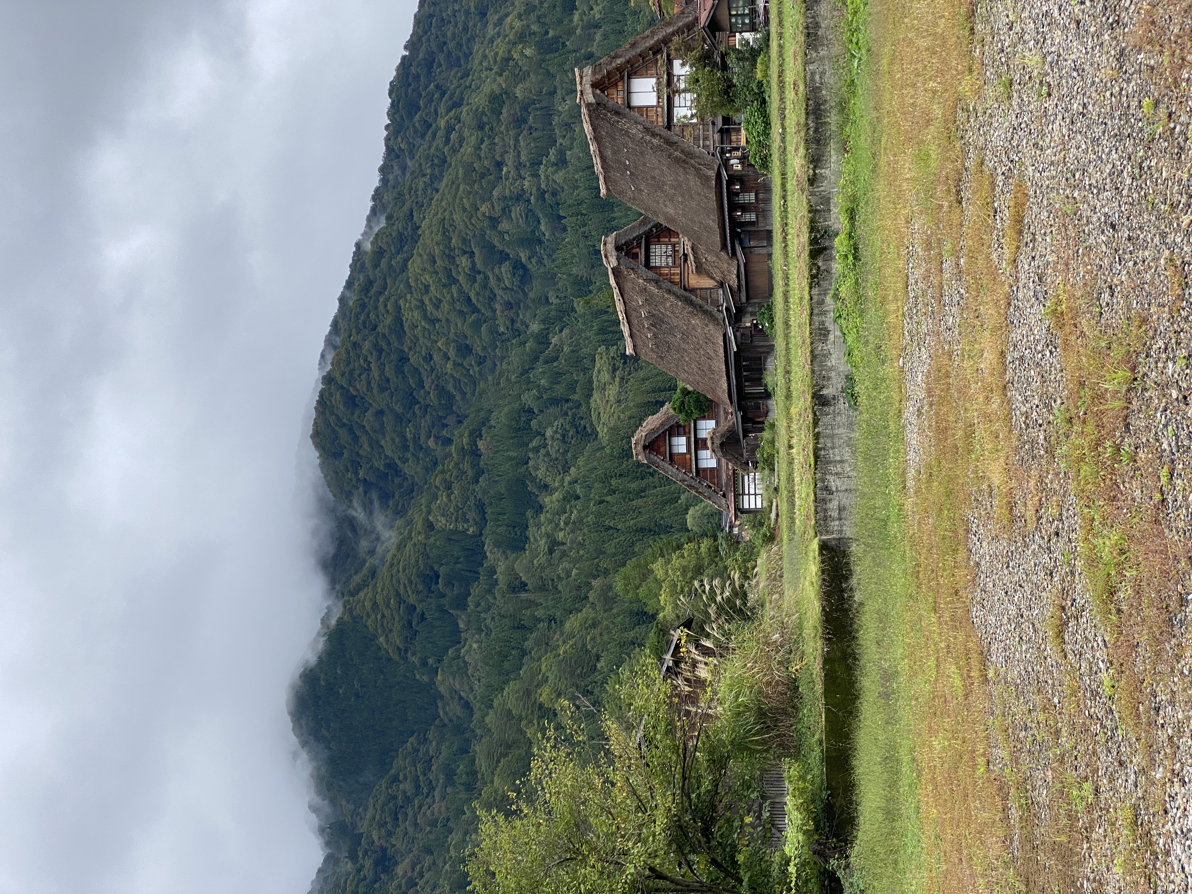 Shirakawa-go-small-traditional-village-Japan-instagram-_travelingdepression_