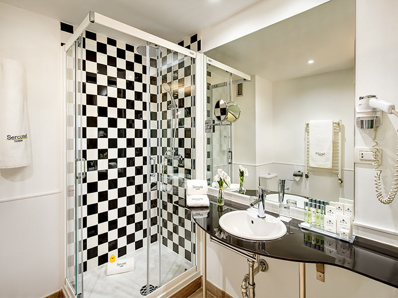 Sercotel-Madrid-Aeropuerto-bathroom