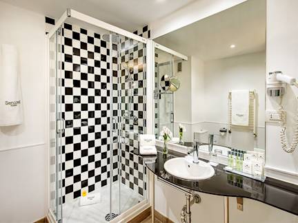 Sercotel-Madrid-Aeropuerto-bathroom
