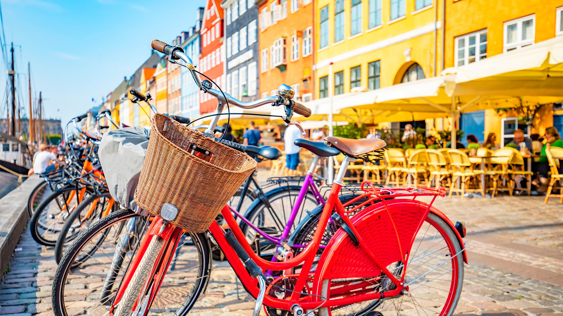Copenhagen-old-town-bicycles-swiper-hero-gallery