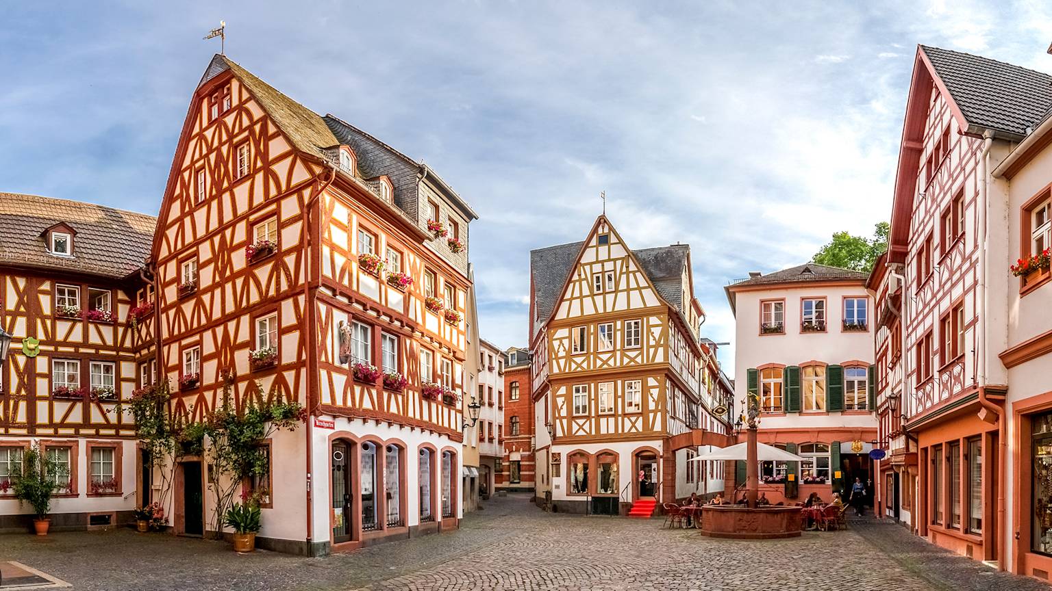 mainz-old-town-square-germany