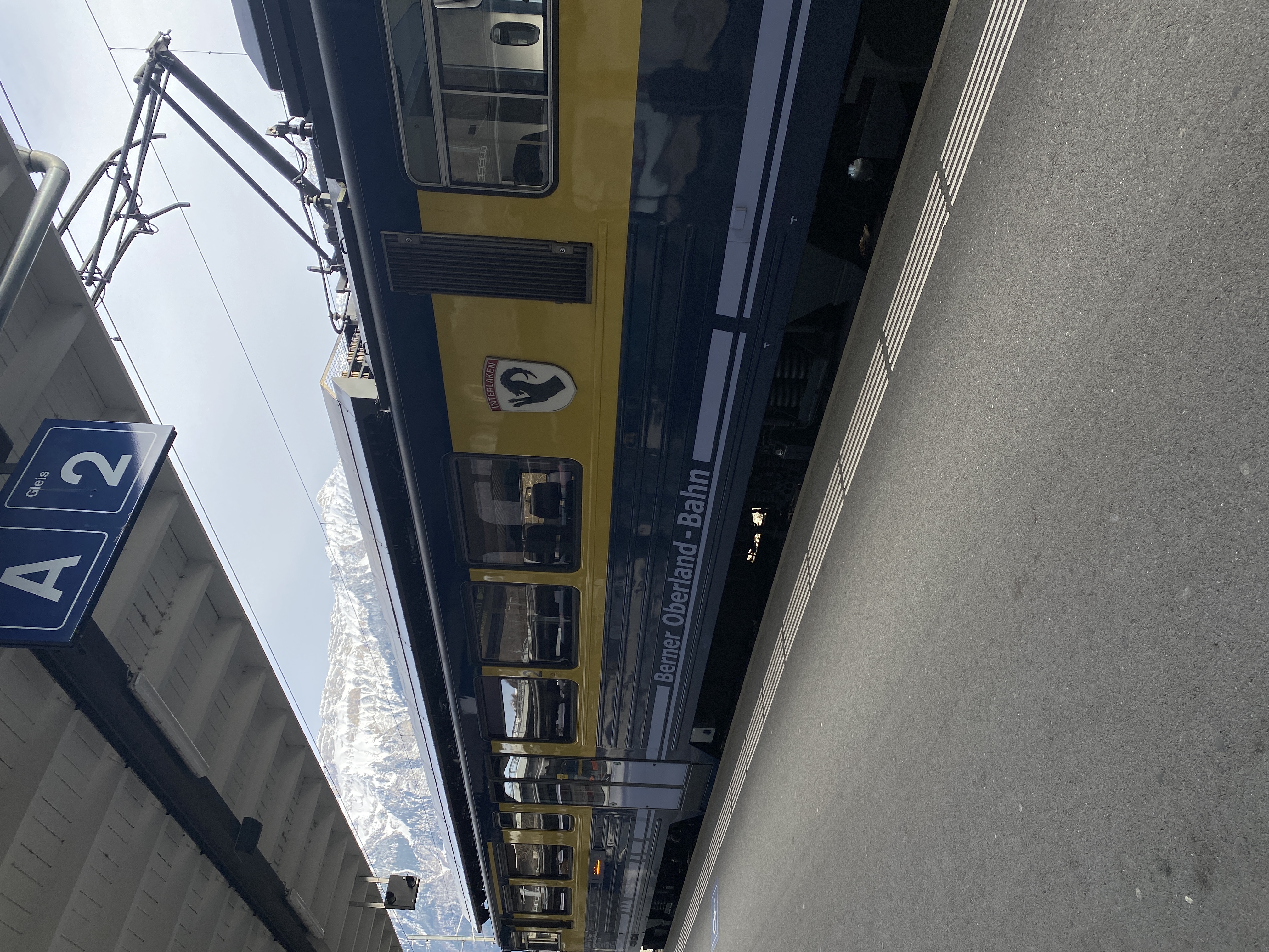 train-in-interlaken-switzerland-instagram-_travelingdepression_