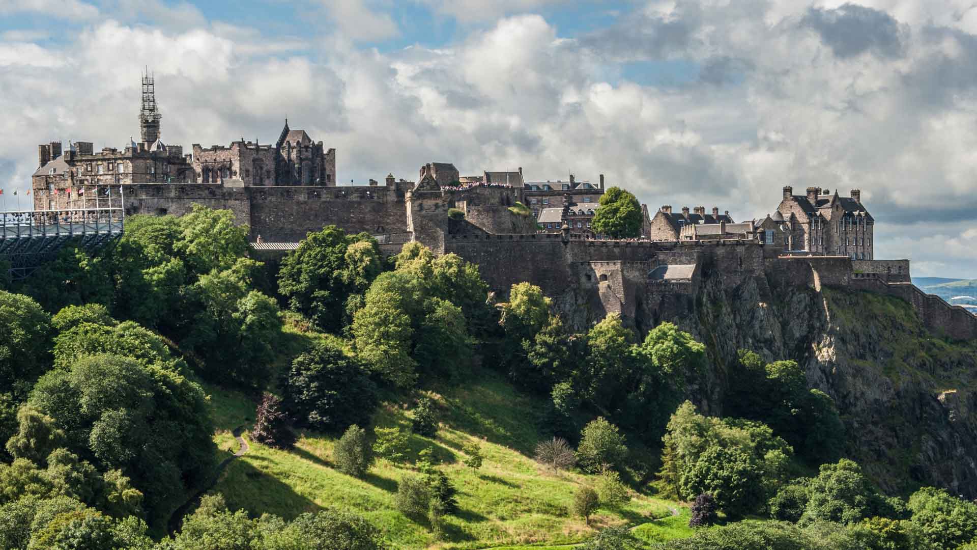 edinburgh-castle-great-britain-tour-day-3