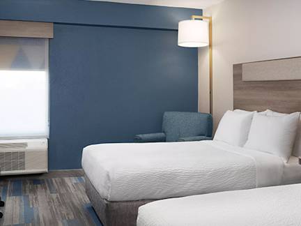 holiday-inn-express-washington-dc-bw-parkway-room