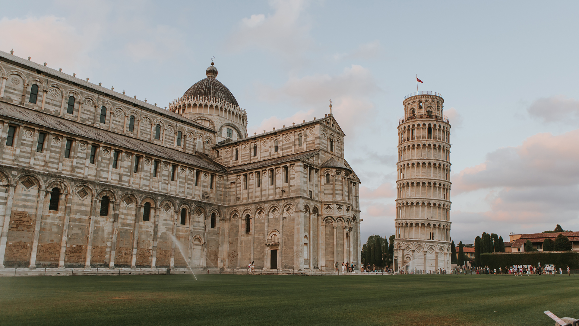 Leaning-Tower-of-Pisa-Italy-swiper-hero-gallery