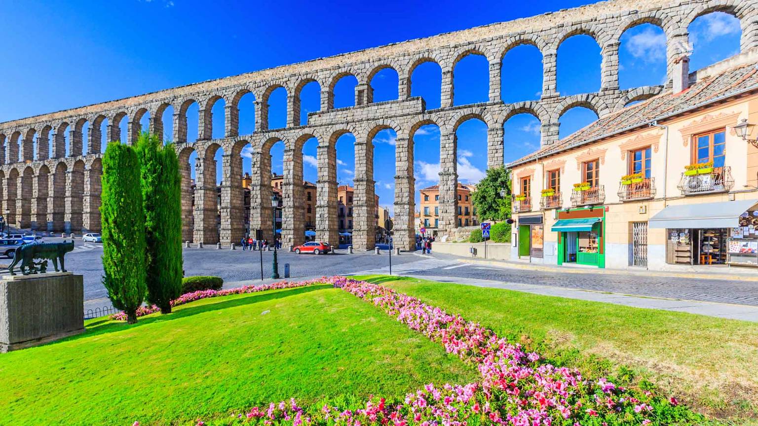 segovia-spain-ancient-roman-aqueduct-plaza-del-azoguejo-taste-of-spain-day-2-1