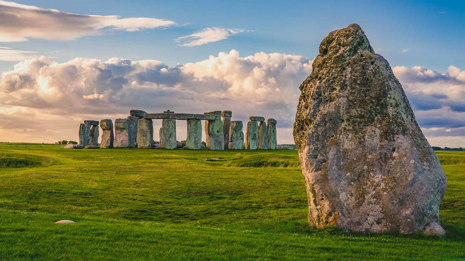 stonehenge-ancient-stone-circle-england-united-kingdom-sunset