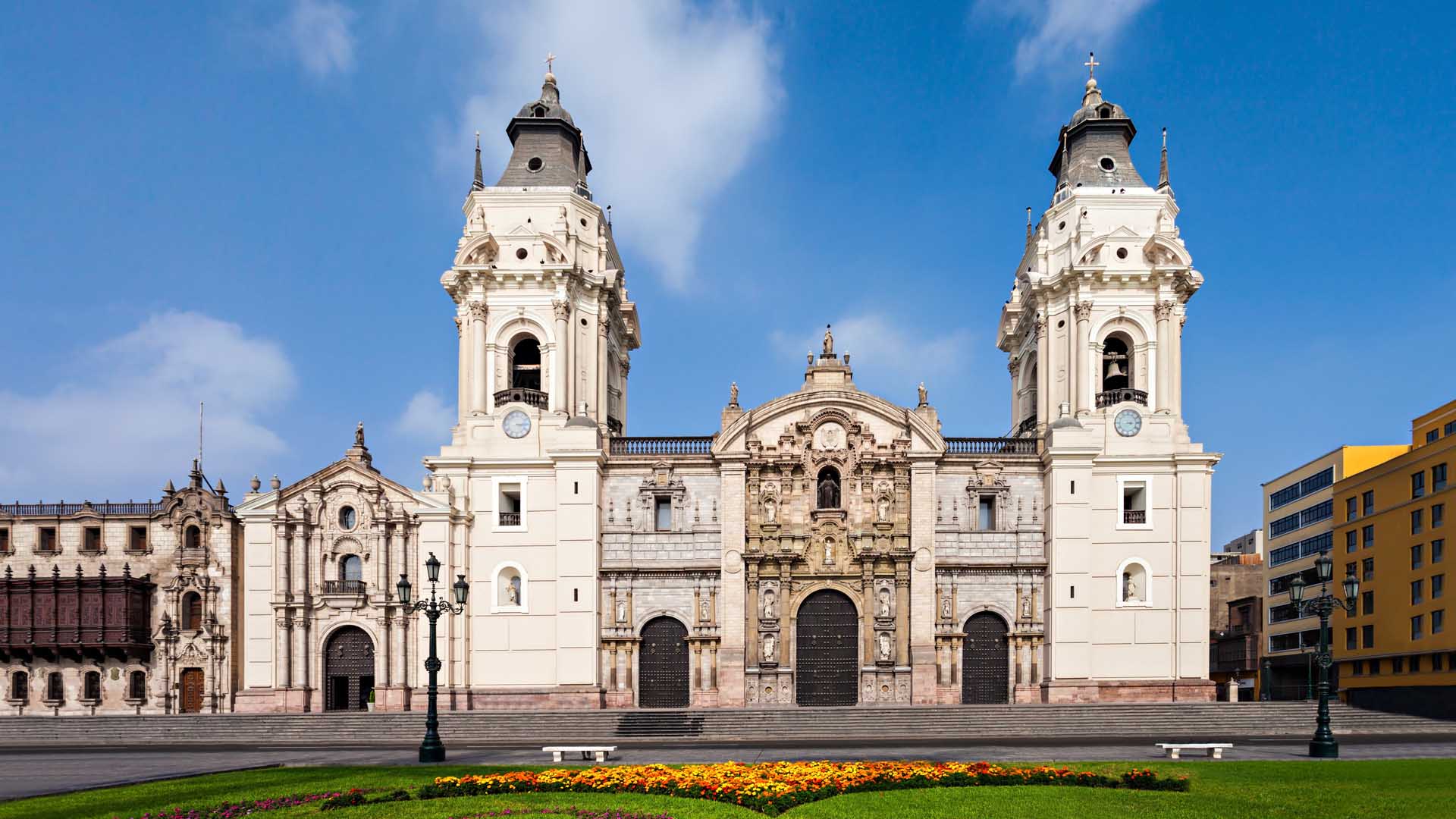 south-america-guided-tour 0215 cityscape-lima-sam-day29-5