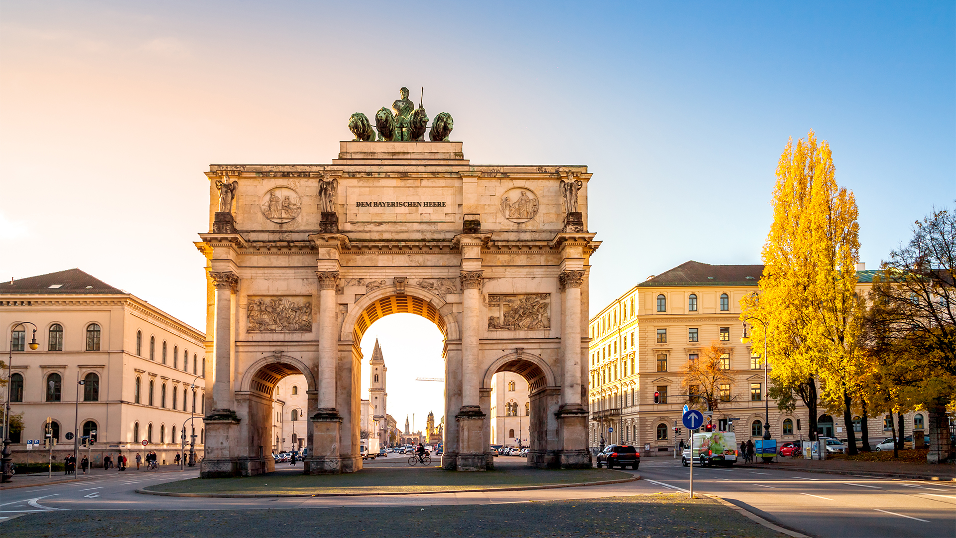 Munich-germany-siegestor-memorial-arch-swiper-hero-gallery