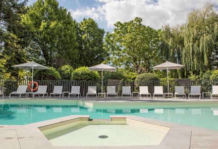 hotel-mercure-beaune-centre-swimming-pool
