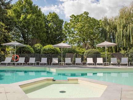 hotel-mercure-beaune-centre-swimming-pool