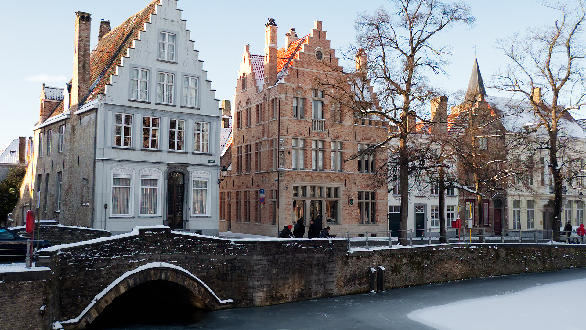 bruges-belgium-houses-winter-swiper-hero-gallery