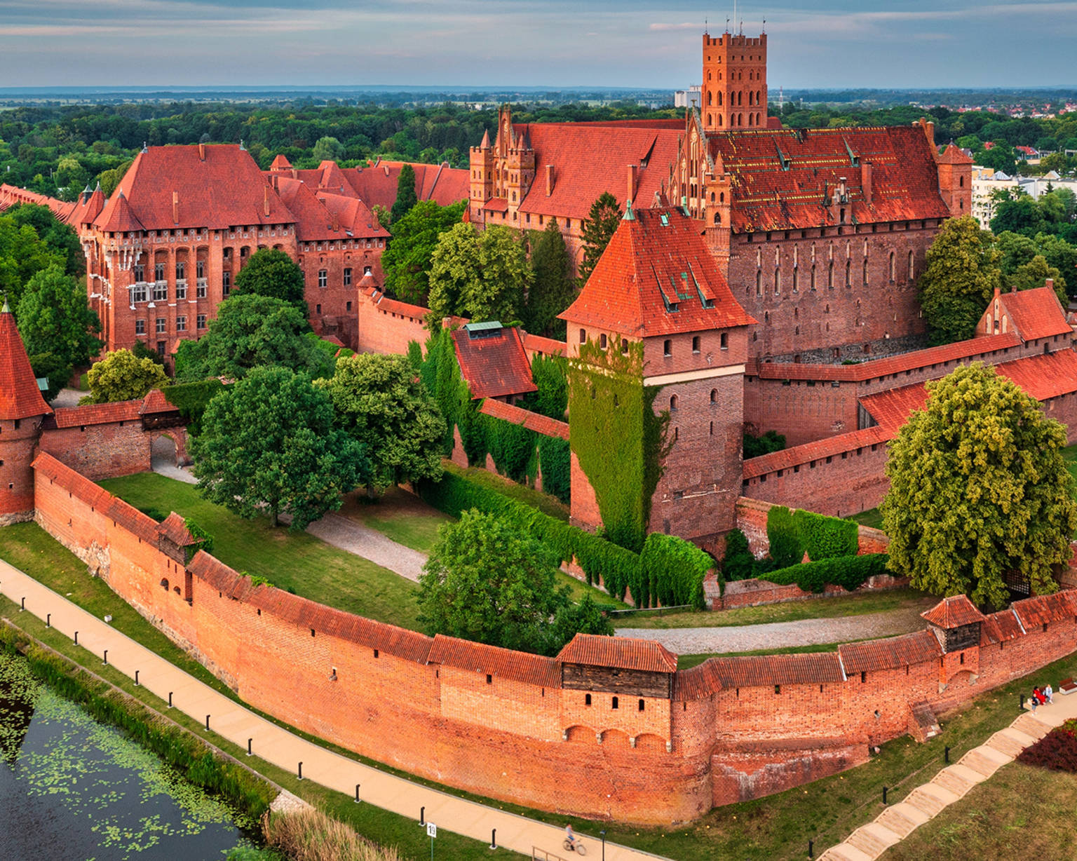 poland-country-listing-pages-malbork-castle